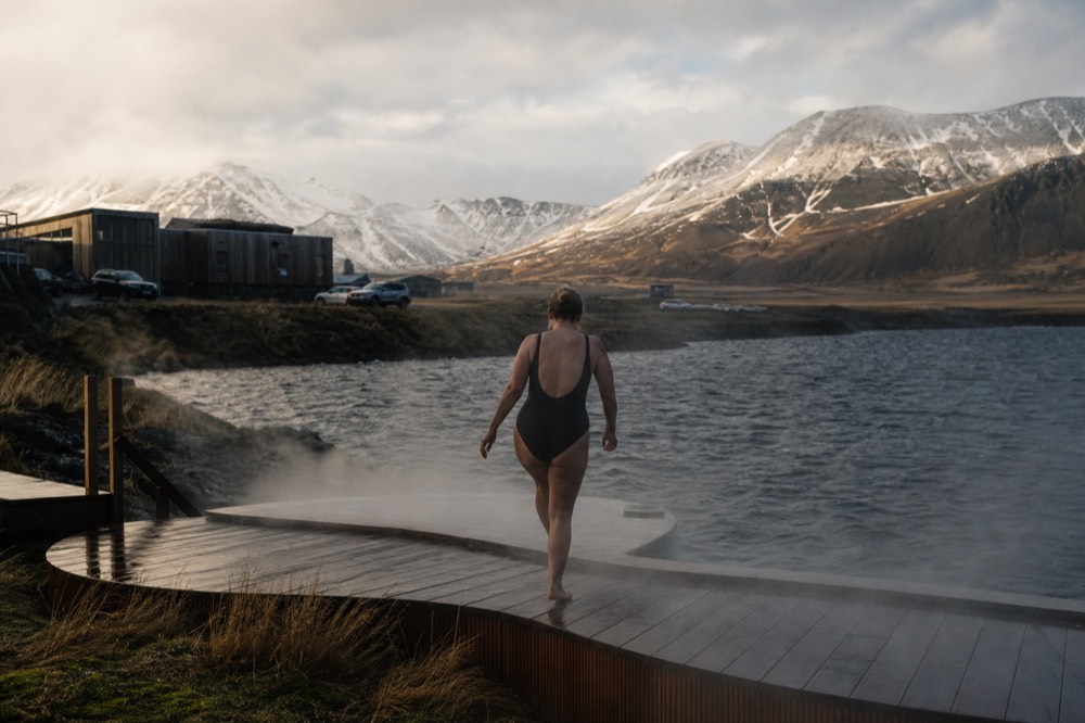 Stepping from a warm pool edge toward cold open lake water